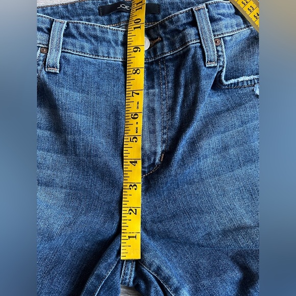Joe's Jeans Distressed Boyfriend Slim Ankle Cigarette in Brushy Wash. Size 28 - Picture 10 of 11
